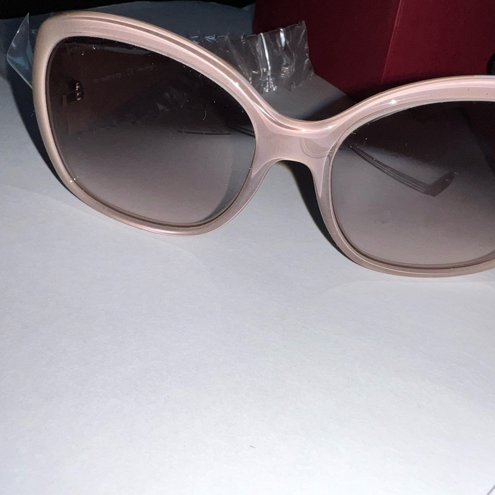 Salvatore Ferragamo Sunglasses - Picture 6 of 12